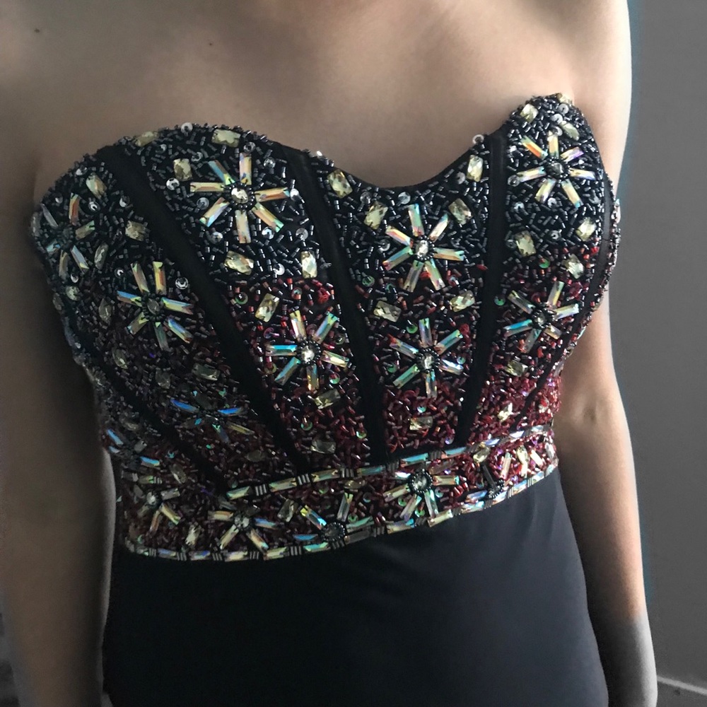 STRAPLESS PROM DRESS - Picture 2 of 5